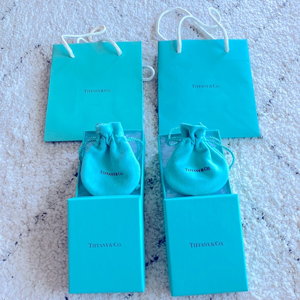 TIFFANY & CO 2bags, 2 jewelry boxes, and 2 jewelry pouches